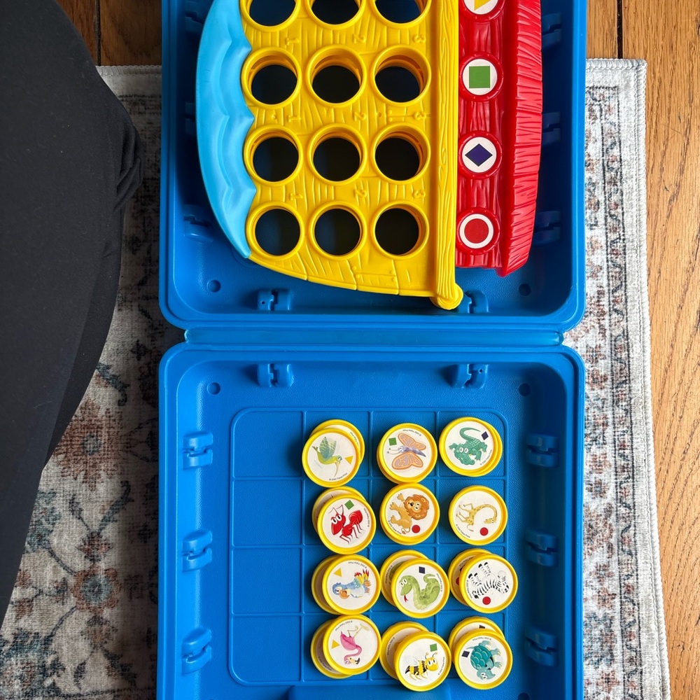 Vintage Fisher-Price Animal 2x2 Blue Carrying Case & Game - Picture 4 of 4
